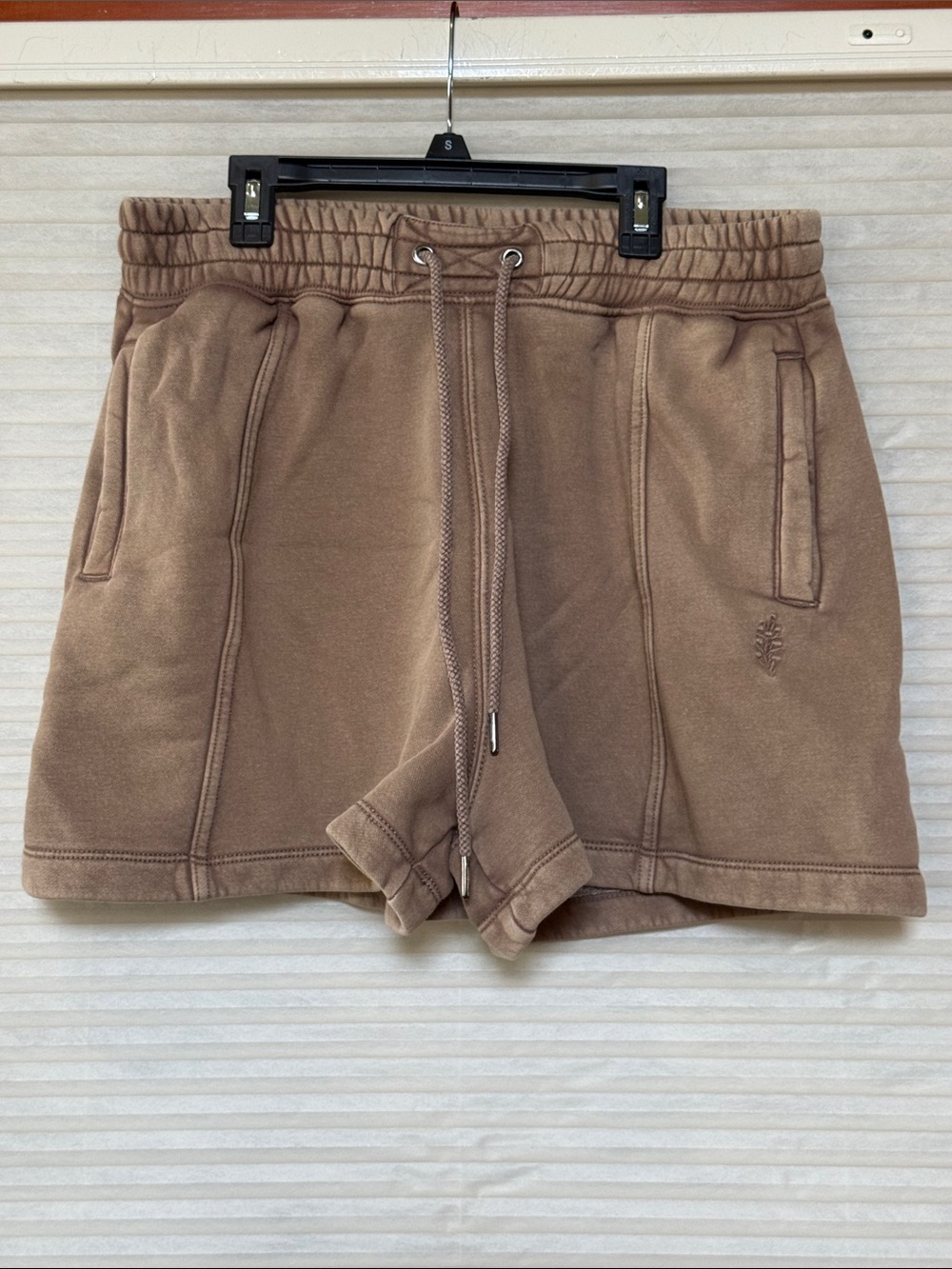 NWOT FP sprint to the finish shorts in hickory size medium - Picture 4 of 8